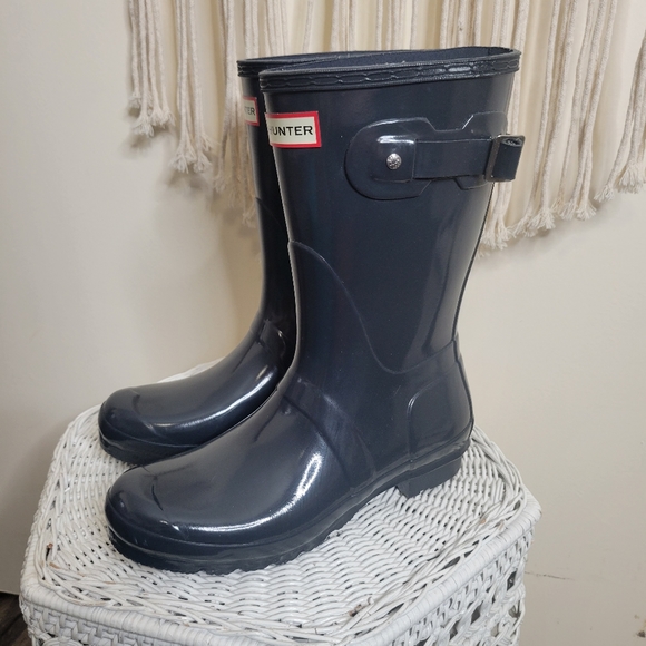 Hunter Buckle Gloss Grey Short Rain Boots 8 EUC - Picture 3 of 8